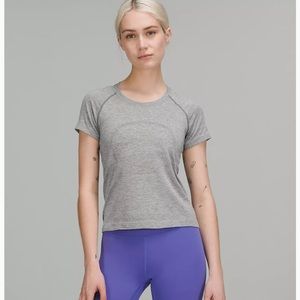 Lululemon Swiftly Tech Short-Sleeve Shirt
Race Length, size 10, gray